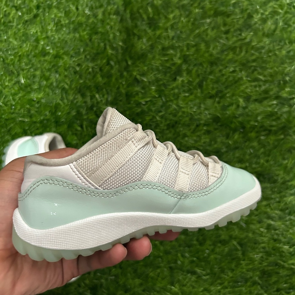 Youth AJ 11 Low ‘Igloo’ - Size 11C - Great Condition, Clean And Ready To Wear - Picture 7 of 9